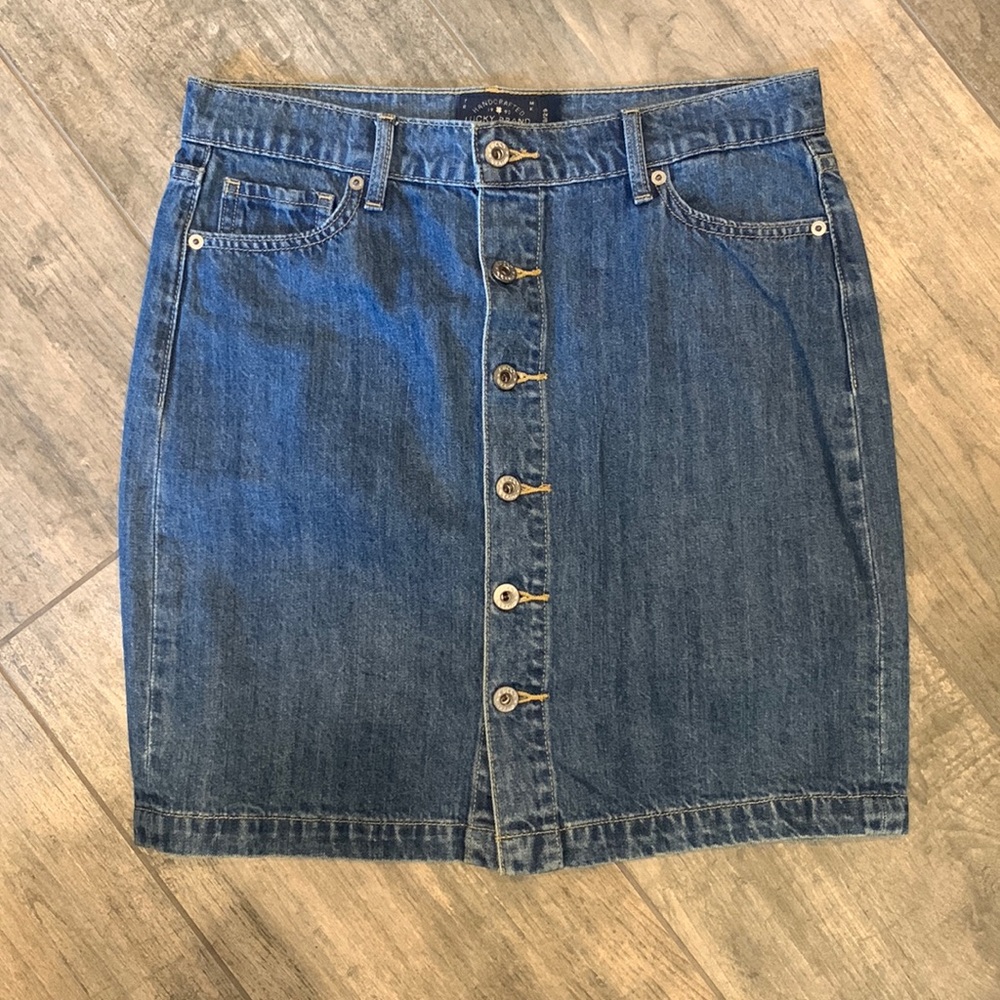 Lucky brand denim button front skirt. Size 8.